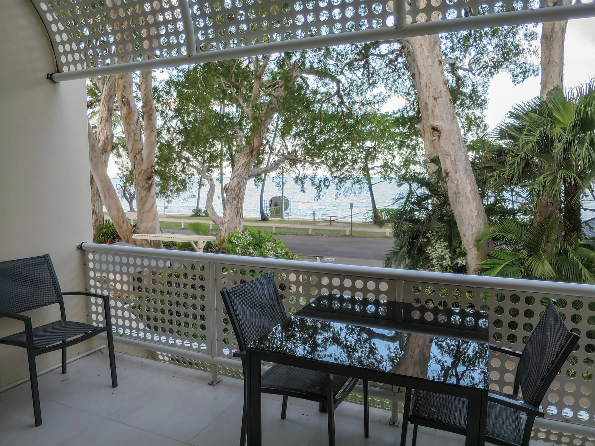 Marlin Waters Beachfront apartamentos Palm Cove Exterior foto